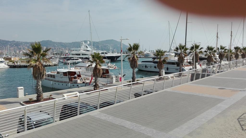 Case Vacanze Borgo Marina Imperia Exterior photo
