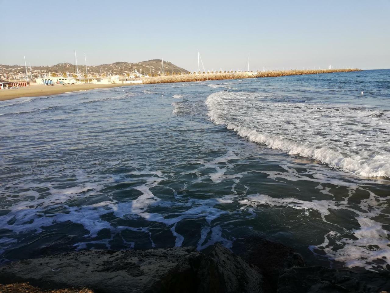Case Vacanze Borgo Marina Imperia Exterior photo
